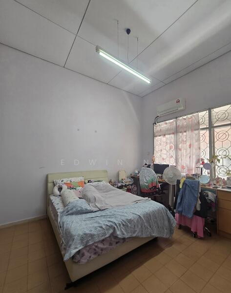 Rumah Berkembar untuk Dijual di Taman Ayer Rajah (Pulau Tikus) - Edwin Ng - Bedroom - PropertyGuru.com.my