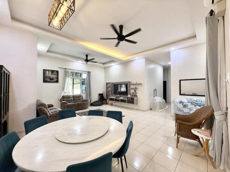 Idaman Villa Bandar Sri Sendayan untuk Untuk Dijual - RM 950,000, Feb 2026 - Living Room - PropertyGuru.com.my