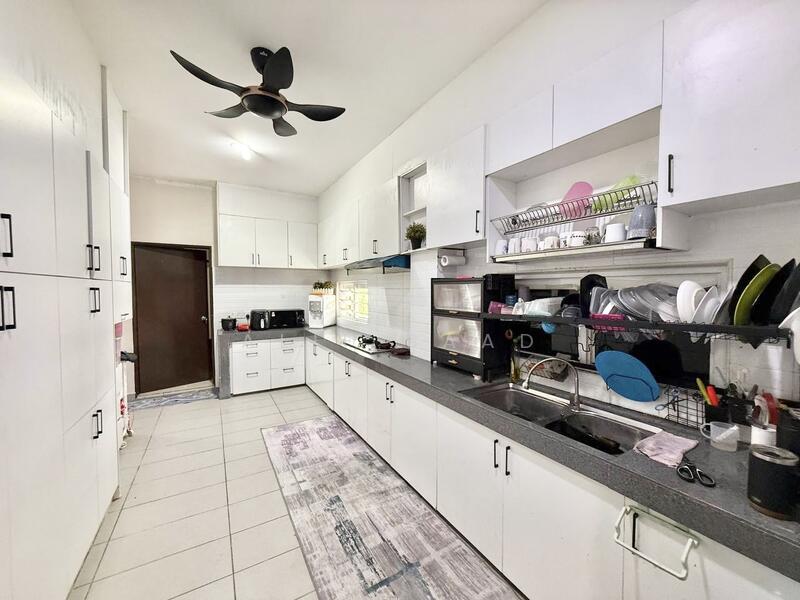 Idaman Villa Bandar Sri Sendayan untuk Untuk Dijual - RM 950,000, Feb 2026 - Kitchen - PropertyGuru.com.my