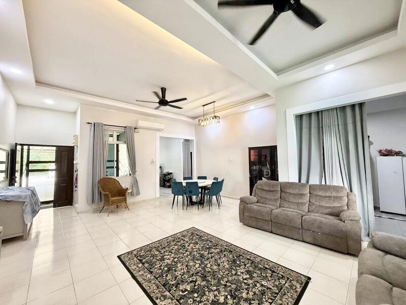 Idaman Villa Bandar Sri Sendayan untuk Untuk Dijual - RM 950,000, Feb 2026 - Living Room - PropertyGuru.com.my
