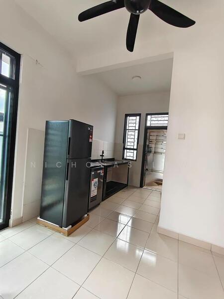 Austin Duta Mount Austin Corner Lot untuk Untuk Disewa - RM 2,500 /bulan, Feb 2026 - Kitchen - PropertyGuru.com.my
