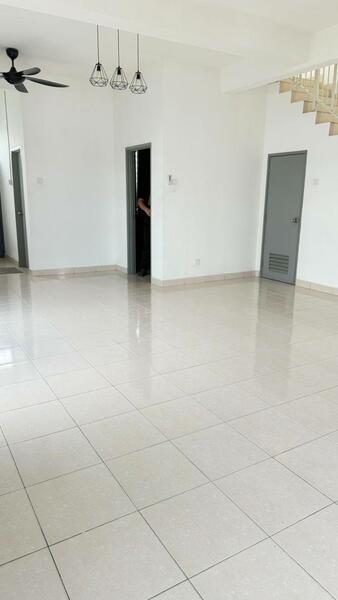 Austin Duta Mount Austin Corner Lot untuk Untuk Disewa - RM 2,500 /bulan, Feb 2026 - Living Room - PropertyGuru.com.my