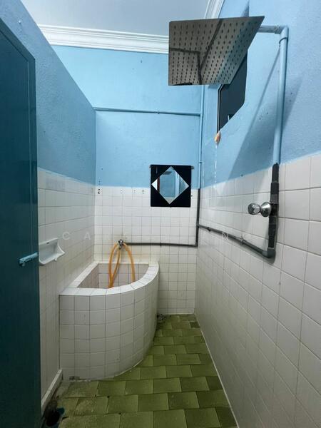 Taman Sri Rambai untuk Untuk Disewa - RM 1,200 /bulan, Feb 2026 - Bathroom - PropertyGuru.com.my