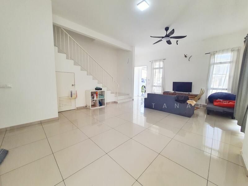 2-storey Terraced House for Sale in Puncak Alam (Selangor) - Syukor Hartanah - Living Room - PropertyGuru.com.my