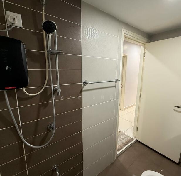 Condominium for Rent at Paraiso Residence @ The Earth - Jane Shoo - Bathroom - PropertyGuru.com.my