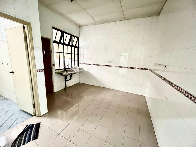 1-storey Terraced House for Sale in Taman Molek (Johor Bahru) - Han Yong Ang - Kitchen - PropertyGuru.com.my