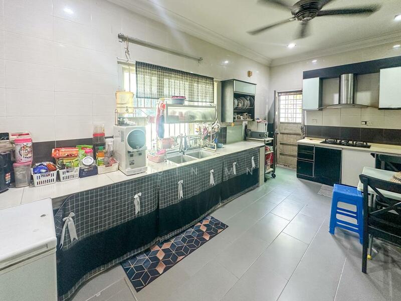Seksyen 23 untuk Untuk Dijual - RM 1,250,000, Feb 2026 - Kitchen - PropertyGuru.com.my