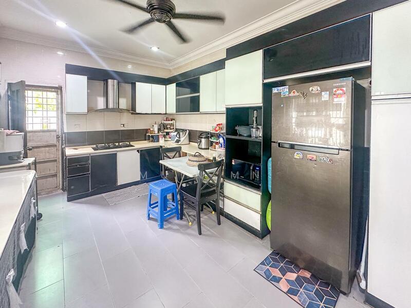 Seksyen 23 untuk Untuk Dijual - RM 1,250,000, Feb 2026 - Kitchen - PropertyGuru.com.my