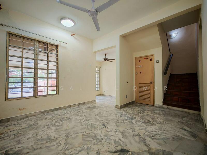 Terraced House for Sale in Bandar Kinrara Seksyen 5 (Bandar Kinrara) - Faisal Abu Omar - Living Room - PropertyGuru.com.my