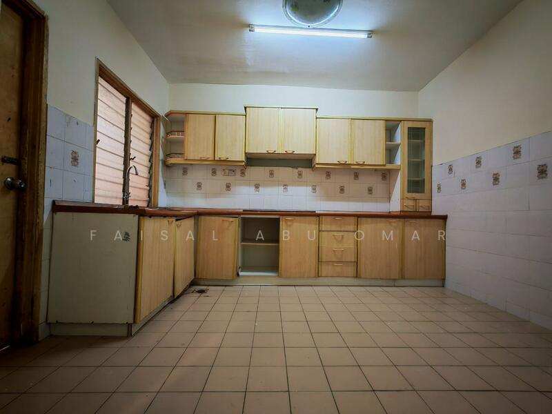 Terraced House for Sale in Bandar Kinrara Seksyen 5 (Bandar Kinrara) - Faisal Abu Omar - Kitchen - PropertyGuru.com.my