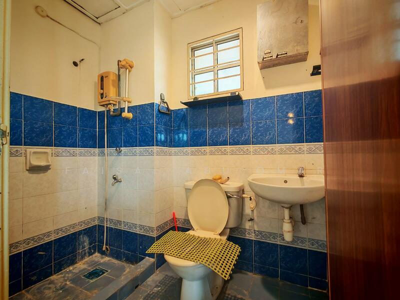 Terraced House for Sale in Bandar Kinrara Seksyen 5 (Bandar Kinrara) - Faisal Abu Omar - Bathroom - PropertyGuru.com.my