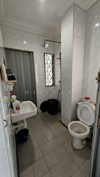 2-storey Terraced House for Sale in Taman Pelangi (Johor Bahru) - Melinda Ee - Bathroom - PropertyGuru.com.my