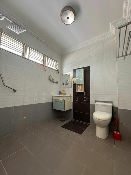 2-storey Terraced House for Sale in Seksyen 8 (Shah Alam) - Nahathir Shahabudin - Bathroom - PropertyGuru.com.my