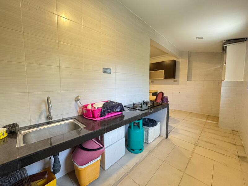 2-storey Terraced House for Sale in Seksyen 8 (Shah Alam) - Nahathir Shahabudin - Kitchen - PropertyGuru.com.my
