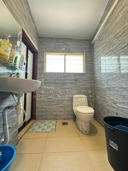 2-storey Terraced House for Sale in Seksyen 8 (Shah Alam) - Nahathir Shahabudin - Bathroom - PropertyGuru.com.my