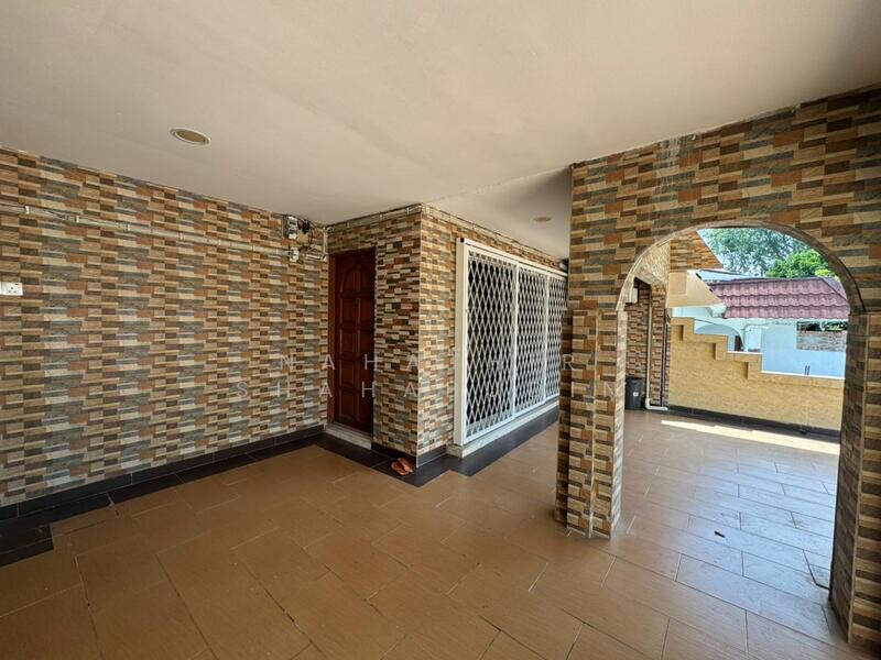 2-storey Terraced House for Sale in Seksyen 8 (Shah Alam) - Nahathir Shahabudin - Exterior - PropertyGuru.com.my