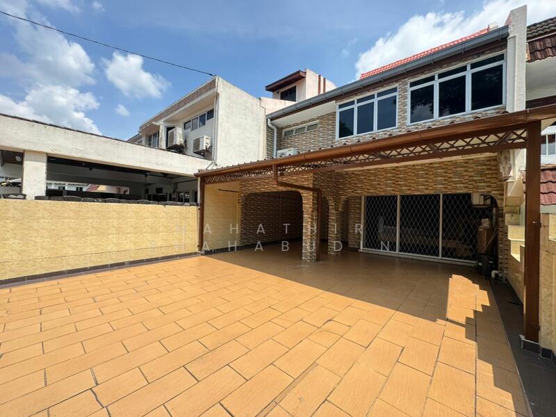 2-storey Terraced House for Sale in Seksyen 8 (Shah Alam) - Nahathir Shahabudin - Exterior - PropertyGuru.com.my