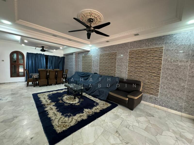 2-storey Terraced House for Sale in Seksyen 8 (Shah Alam) - Nahathir Shahabudin - Living Room - PropertyGuru.com.my