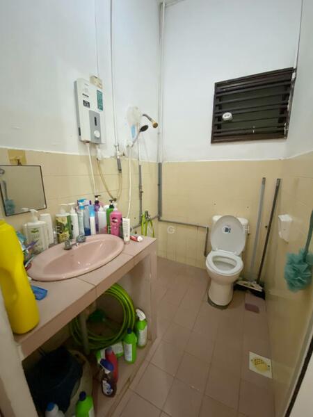 1-storey Terraced House for Sale in Taman Johor Jaya (Johor Bahru) - Ee Fong Toh - Bathroom - PropertyGuru.com.my