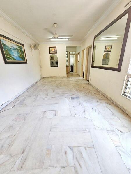 Pangsapuri Suria untuk Untuk Dijual - RM 220,000, Feb 2026 - Living Room - PropertyGuru.com.my