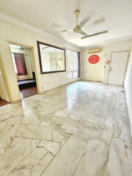 Pangsapuri Suria untuk Untuk Dijual - RM 220,000, Feb 2026 - Living Room - PropertyGuru.com.my