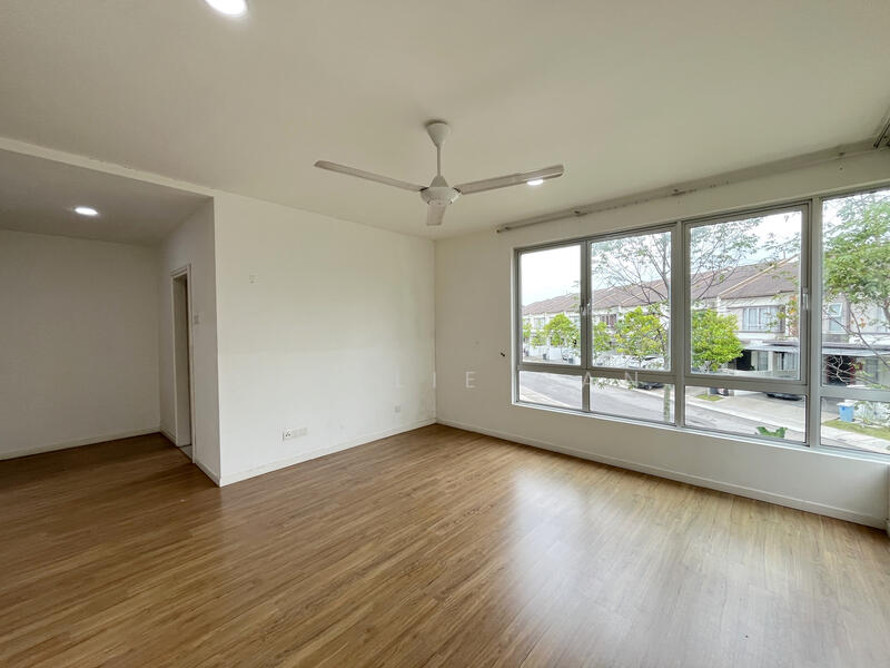 Terraced House for Sale in Bandar Saujana Putra (Tanjong Duabelas) - Charlie Gan - Living Room - PropertyGuru.com.my