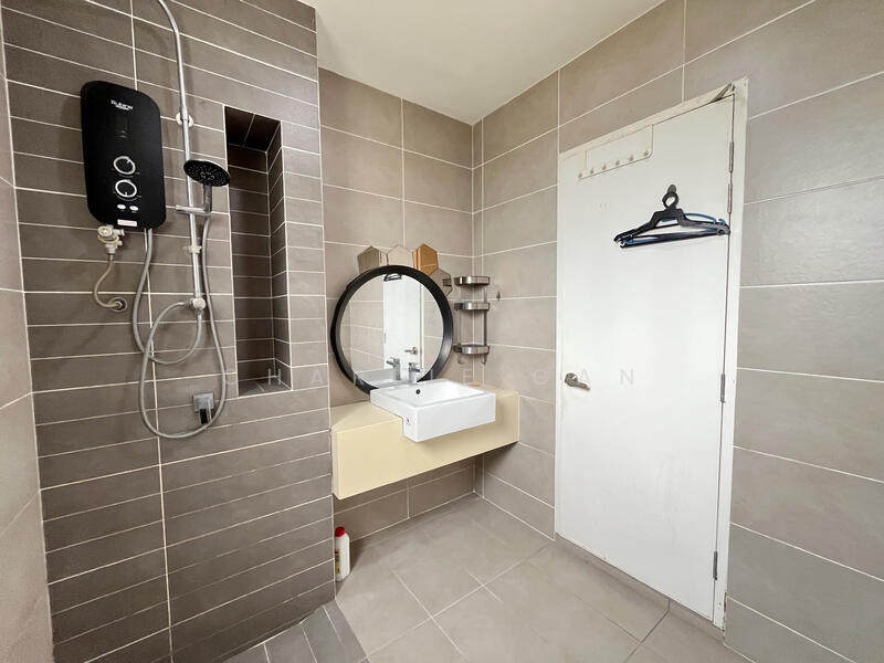 Terraced House for Sale in Bandar Saujana Putra (Tanjong Duabelas) - Charlie Gan - Bathroom - PropertyGuru.com.my