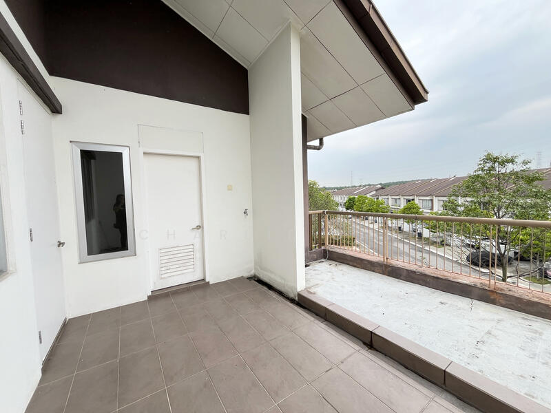 Terraced House for Sale in Bandar Saujana Putra (Tanjong Duabelas) - Charlie Gan - Balcony - PropertyGuru.com.my
