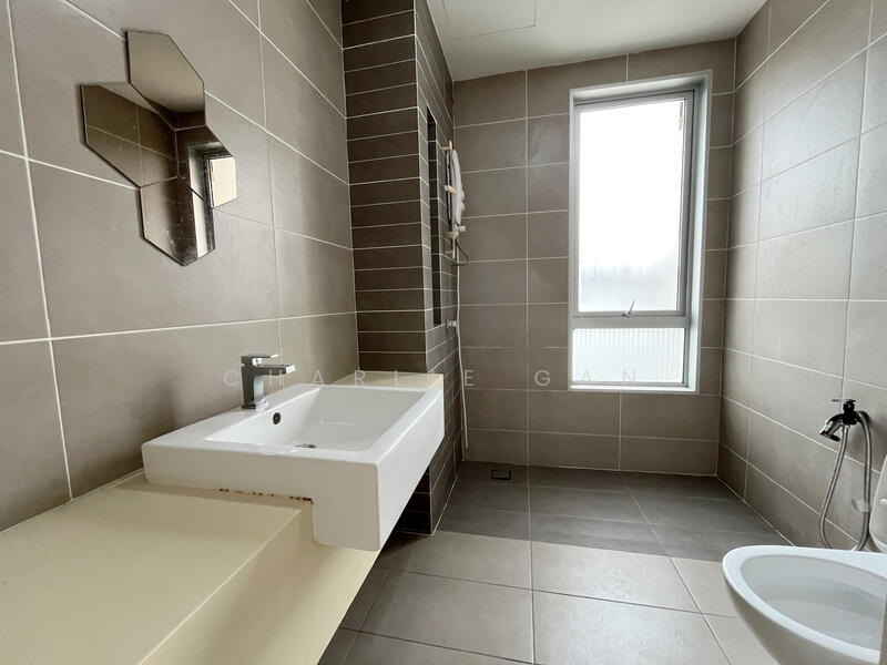 Terraced House for Sale in Bandar Saujana Putra (Tanjong Duabelas) - Charlie Gan - Bathroom - PropertyGuru.com.my