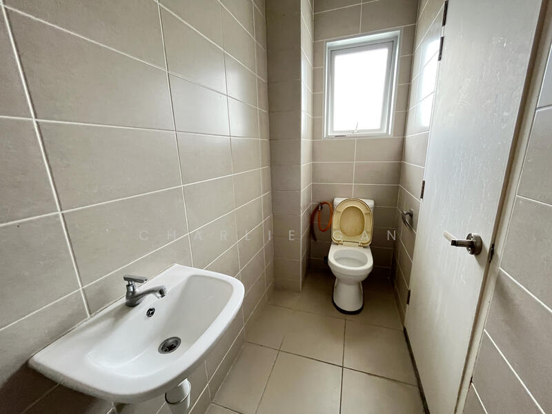 Terraced House for Sale in Bandar Saujana Putra (Tanjong Duabelas) - Charlie Gan - Bathroom - PropertyGuru.com.my