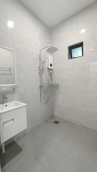 Single storey Tabuan jaya Kuching Sarawak for rent untuk Untuk Disewa - RM 2,200 /bulan, Feb 2026 - Bathroom - PropertyGuru.com.my