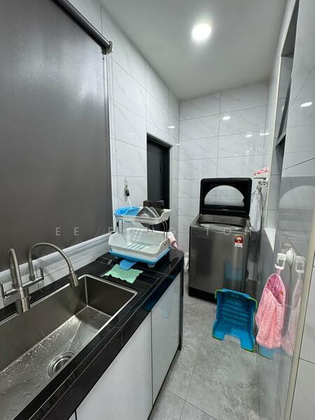 2-storey Terraced House for Sale in Taman Glenmarie (Johor Bahru) - Ee Fong Toh - Kitchen - PropertyGuru.com.my