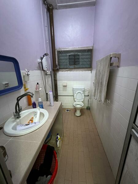 2-storey Terraced House for Sale in Taman Johor Jaya (Johor Bahru) - Ee Fong Toh - Bathroom - PropertyGuru.com.my