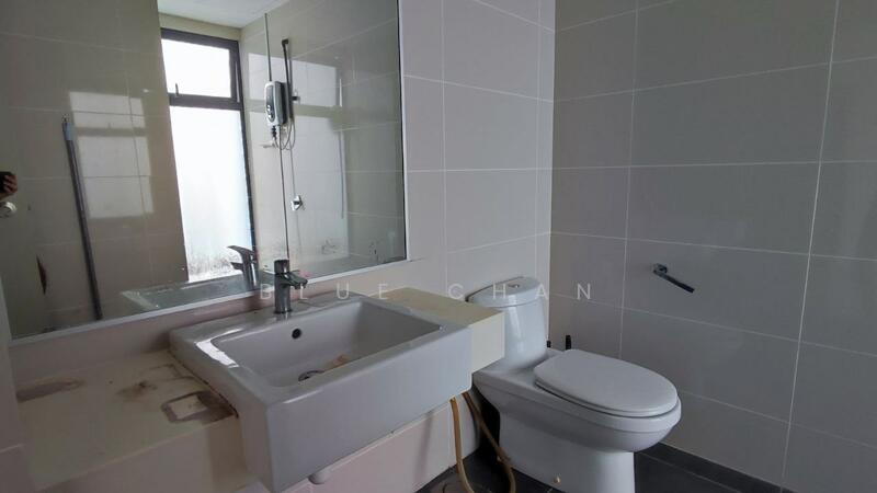 Service Residence for Rent at Southkey Mosaic - Blue Chan - Bathroom - PropertyGuru.com.my