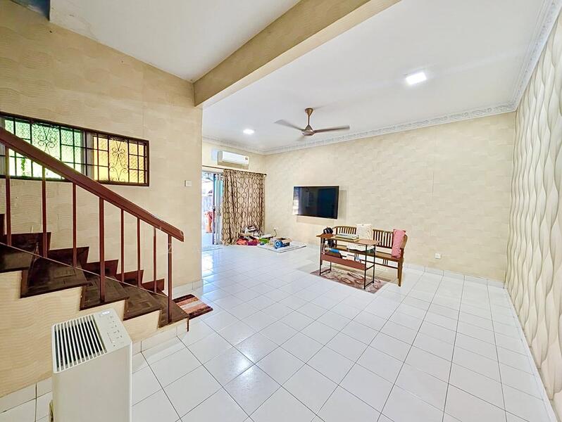 2-storey Terraced House for Sale in Sungai Buloh (Selangor) - NORFADILAH ZAINUDDIN - Living Room - PropertyGuru.com.my