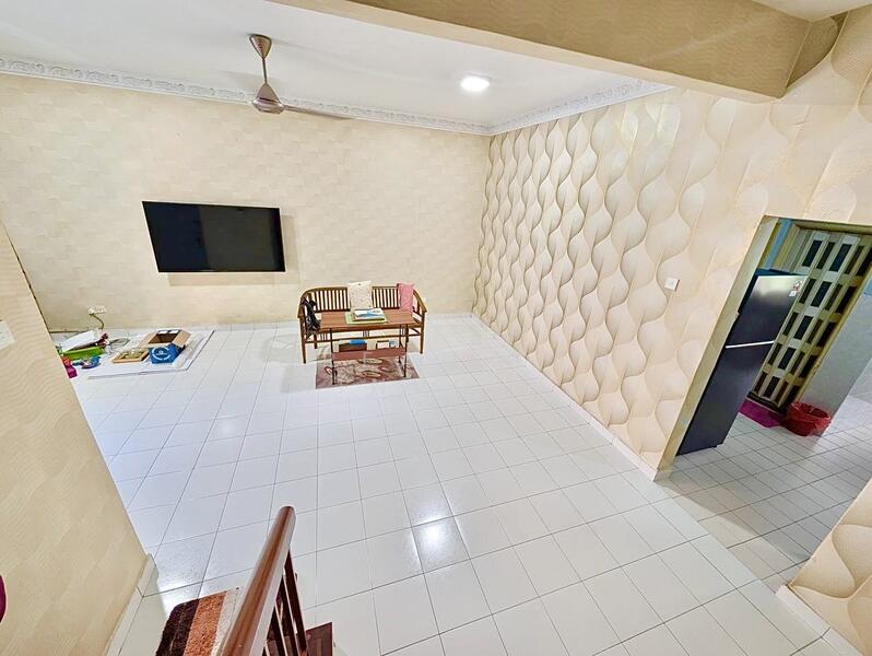 2-storey Terraced House for Sale in Sungai Buloh (Selangor) - NORFADILAH ZAINUDDIN - Living Room - PropertyGuru.com.my