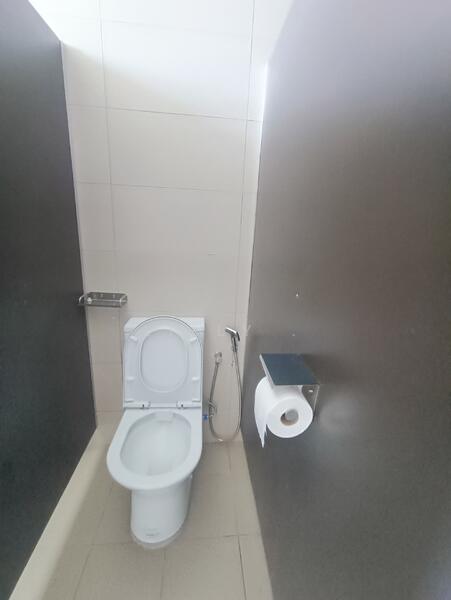 Office for Rent in Taman Bukit Jambul (Bukit Jambul) - Lilly . - Bathroom - PropertyGuru.com.my