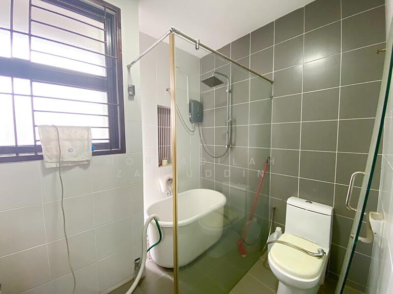 Bungalow for Sale in Puncak Bestari (Puncak Alam) - NORFADILAH ZAINUDDIN - Bathroom - PropertyGuru.com.my