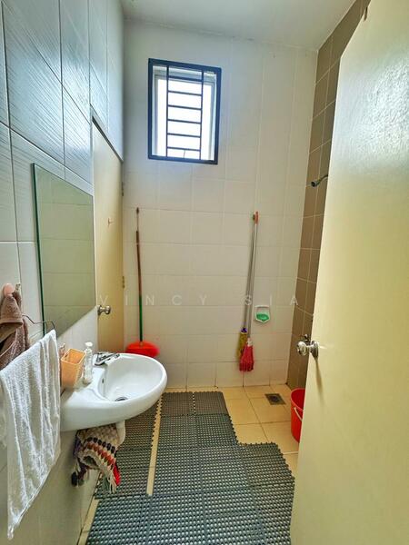 2-storey Terraced House for Sale in Taman Seri Austin (Tebrau) - Vincy Sia - Bathroom - PropertyGuru.com.my