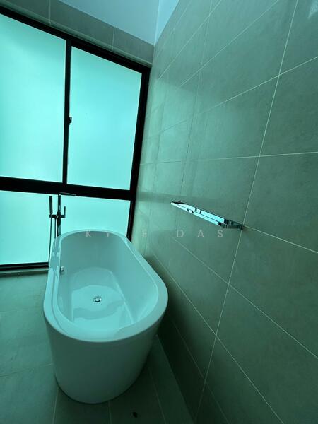 3-storey Terraced House for Sale in Leisure Farm (Gelang Patah) - Kyle Das - Bathroom - PropertyGuru.com.my