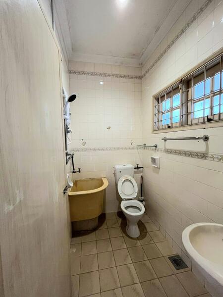 2-storey Terraced House for Rent in Taman Canning (Ipoh) - Chea Chea Lim - Bathroom - PropertyGuru.com.my