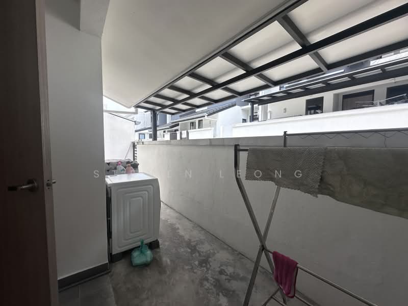 Rumah Teres 2-Tingkat untuk Dijual di U16, Elmina Gardens (Shah Alam) - Steven Leong - Balcony - PropertyGuru.com.my