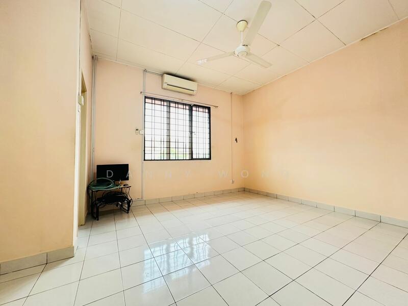 Taman Bayu Permai untuk Untuk Dijual - RM 415,000, Mac 2026 - Living Room - PropertyGuru.com.my