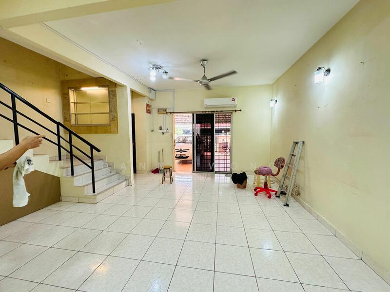 Taman Bayu Permai untuk Untuk Dijual - RM 415,000, Mac 2026 - Living Room - PropertyGuru.com.my