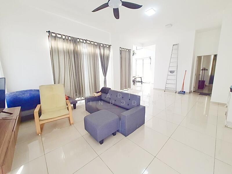 2-storey Terraced House for Sale in Shah Alam (Selangor) - NORFADILAH ZAINUDDIN - Living Room - PropertyGuru.com.my