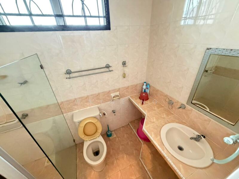 Semi-Detached House for Sale in Taman Pelangi Indah (Ulu Tiram) - Wayne Ng - Bathroom - PropertyGuru.com.my