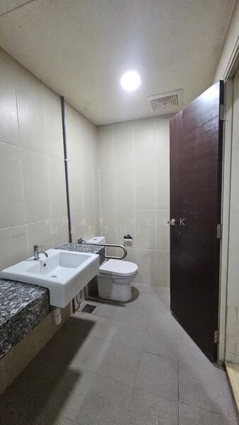 Service Residence for Sale at Res 280 - Khay Yeek Matthias Ng - Bathroom - PropertyGuru.com.my