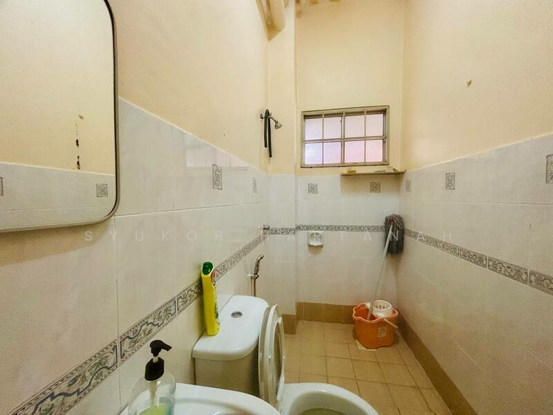 Semi-Detached House for Sale in Seremban 2 (Negeri Sembilan) - Syukor Hartanah - Bathroom - PropertyGuru.com.my