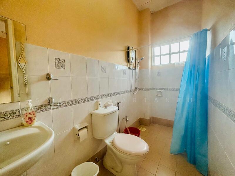 Semi-Detached House for Sale in Seremban 2 (Negeri Sembilan) - Syukor Hartanah - Bathroom - PropertyGuru.com.my