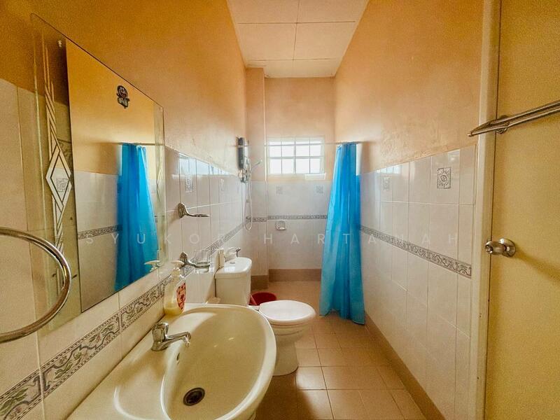 Semi-Detached House for Sale in Seremban 2 (Negeri Sembilan) - Syukor Hartanah - Bathroom - PropertyGuru.com.my